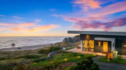 Beachfront Getaway with Hot Tub, Gym and Sauna - Image 3