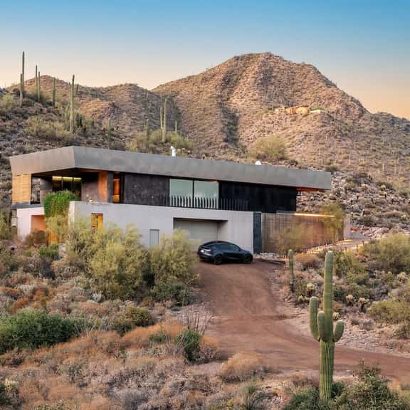 5 Private Acres near Phoenix w/ Gym, Sauna & Views - Image 1