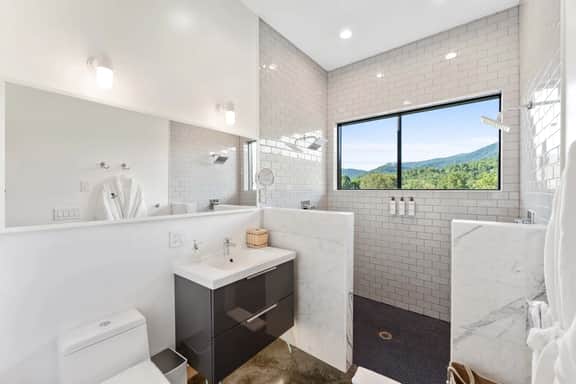 Modern, Glass Bungalow. BEST views in Asheville! - Image 2