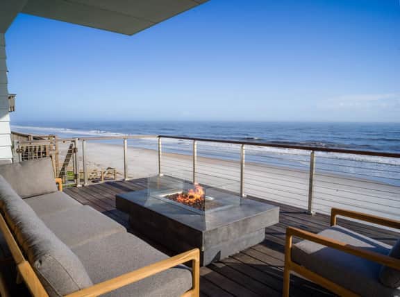 4 BDR beachfront home with fast WiFi and Hot Tub - Image 3